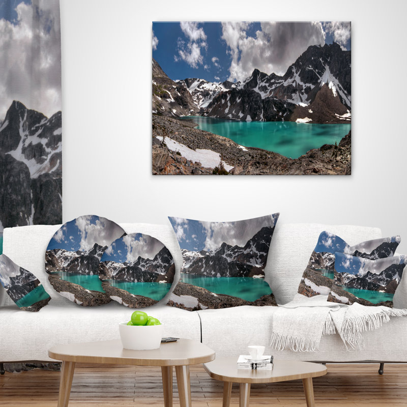 Coussin Distant Mountains and Mountain Lake, 16 po x 16 po, Coussin décoratif