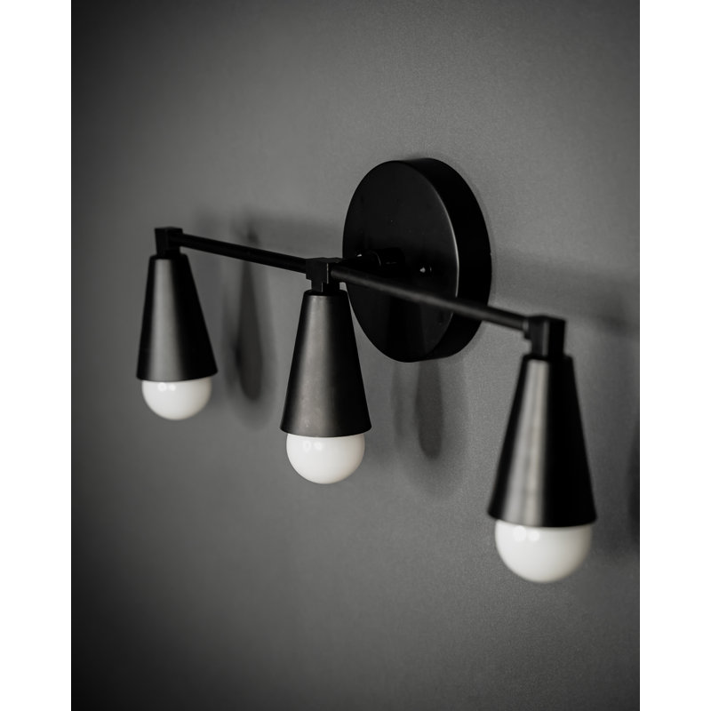 Claraliz Wallchiere, Matte Black