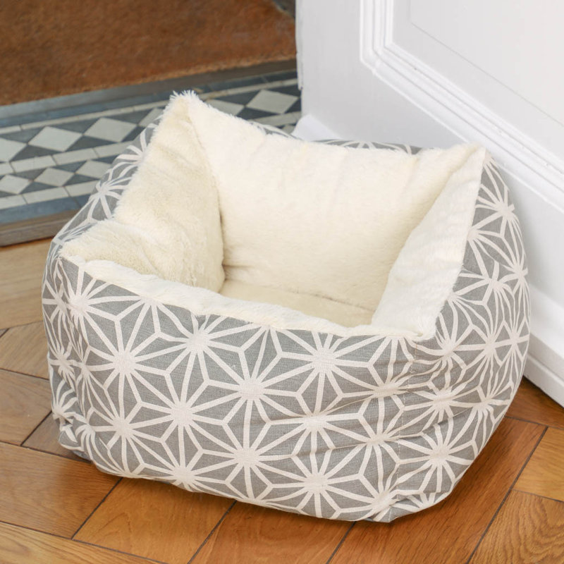 Hamm Geometric Polyester Pet Bed
