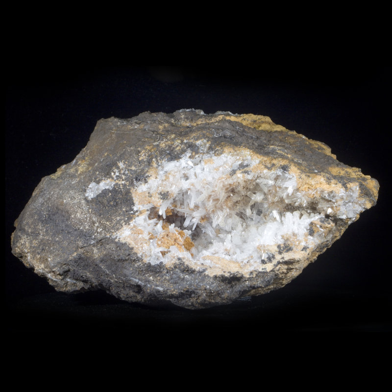 Hémimorphite avec limonite in situ.
