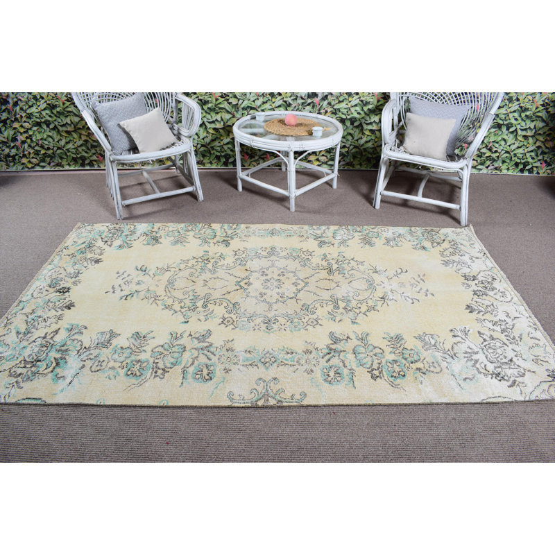 Tapis turc à motif floral antique antique au design complexe, idéal pour ajouter une élégance rétro classique
