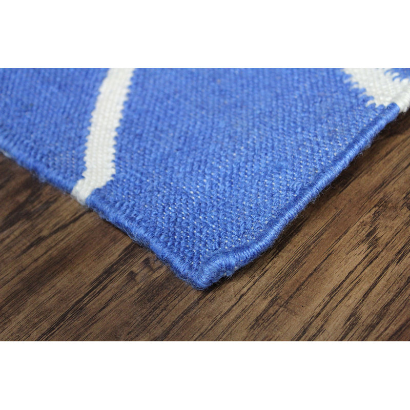 Tapis décoratif géométrique bleu tissé à la main Ozzie, Rectangle 8 pi x 11 pi