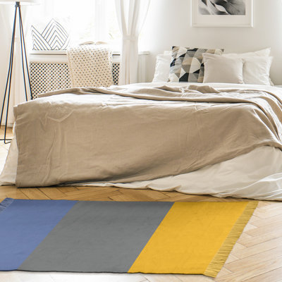Tapis rayé 4,6 pi x 5,5 po bleu/gris/jaune