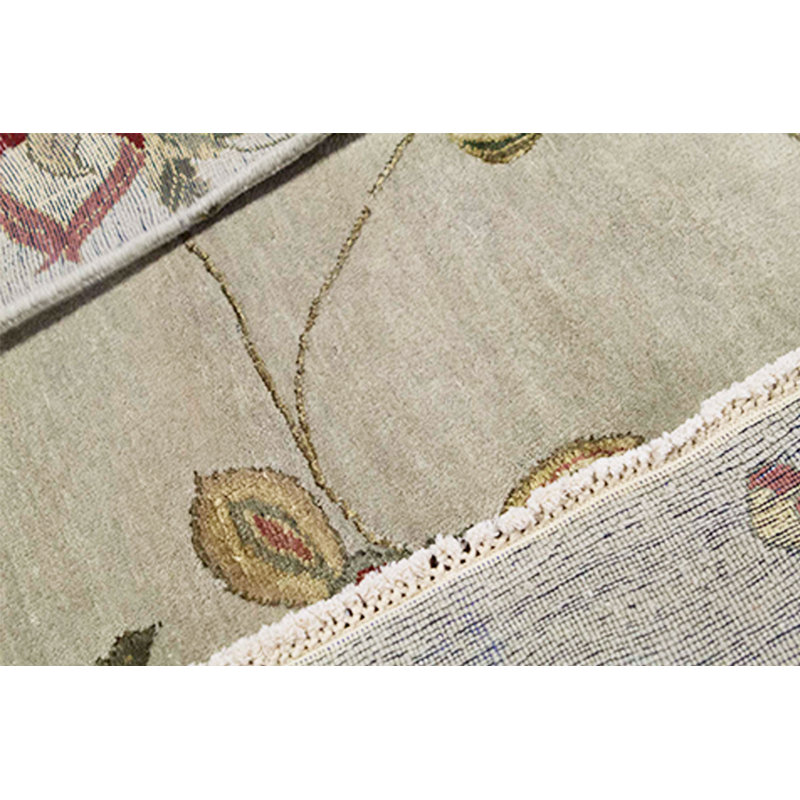 Floral Area Rug in Ivory