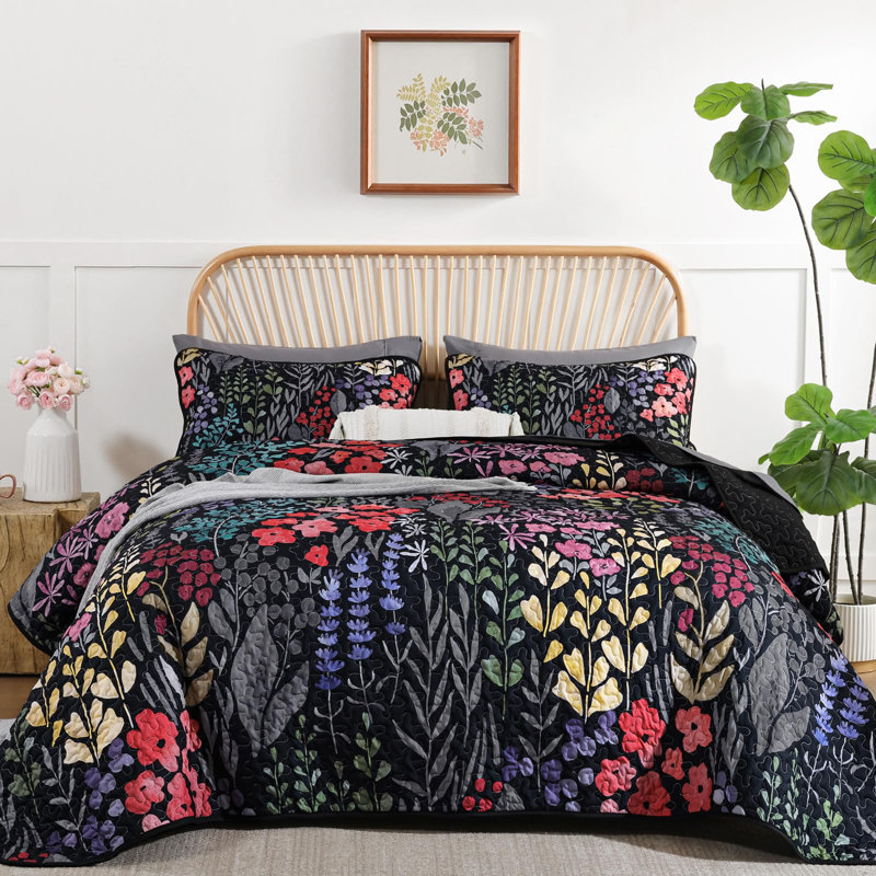 3-Piece Floral Quilt Set Soft Cozy Microfiber Lightweight All-Season Bedspread Coverlet, Queen Quilt + 2 Pillowcases, Black