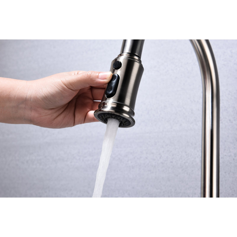 Robinet de cuisine rétractable équipé - bec à arc élevé rotatif à 360 °, trois styles de débit d'eau, commande à levier simple, surface en nickel brossé, structure en acier inoxydable, traitement de la saleté, aération lisse