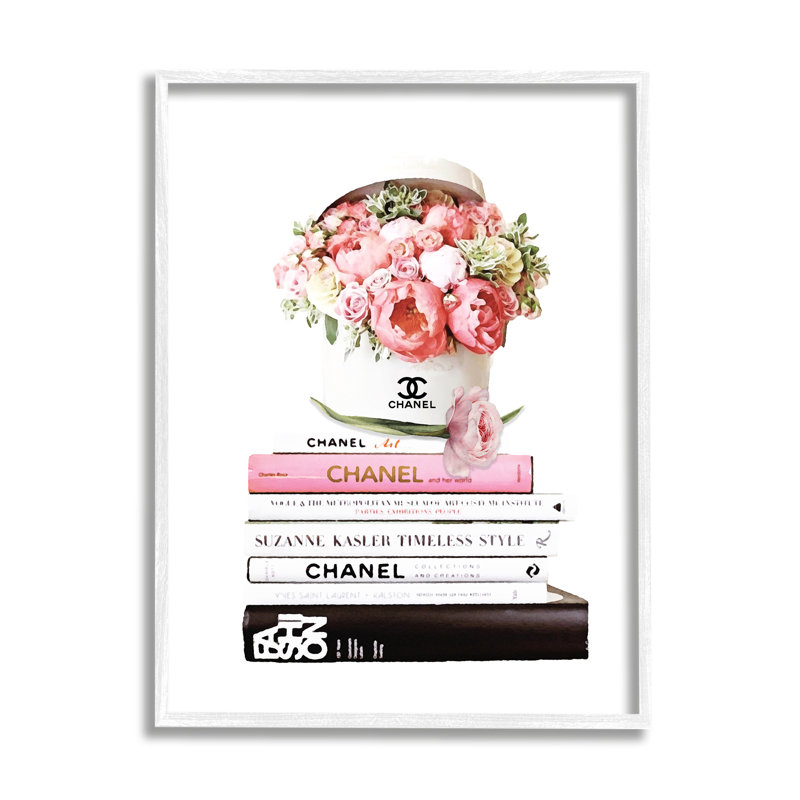 Fleurs roses dans une boîte à chapeaux Glam, Giclée encadrée blanc bord de mer, H 30 po x l 24 po