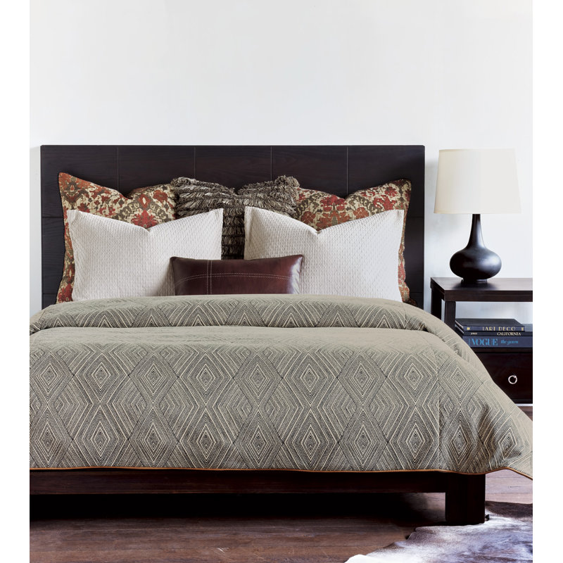 Naya Comforter, Cal. King Comforter, Hand-Tacked
