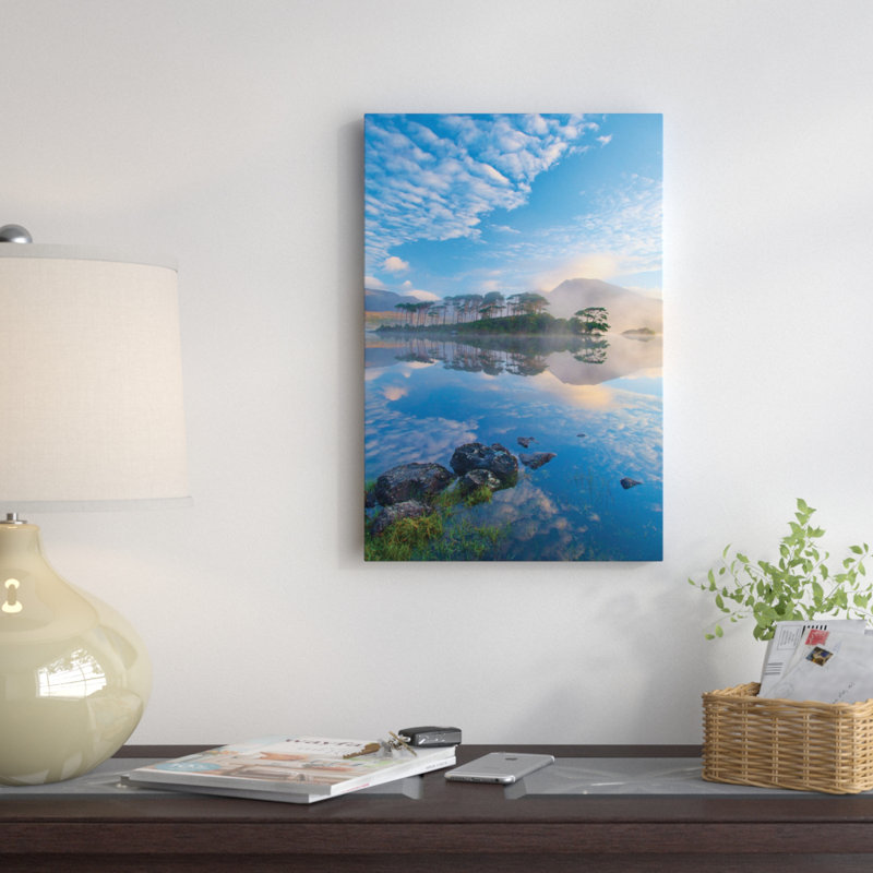 «Misty Morning Reflection» par Gareth McCormack, reproduction de photo sur toile tendue, H 26 po x l 18 po x P 1,5 po