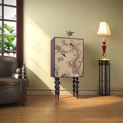 Armoire avec poignées en laiton