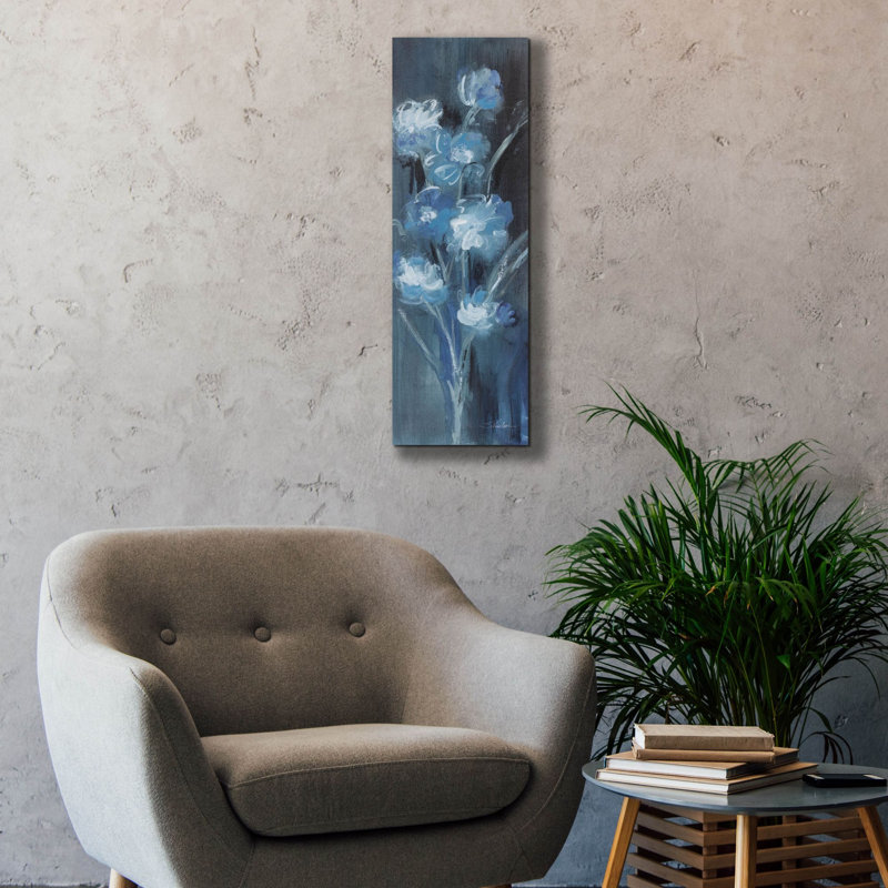  «Evening Off White Floral 2» par Silvia Vassileva, art mural sur toile, 12 po x 36 po