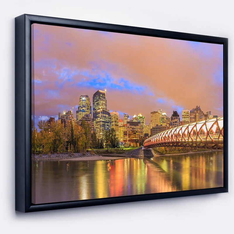 «Calgary at Night», photographie à cadre flottant sur toile, H 16 po x l 32 po x P 1 po