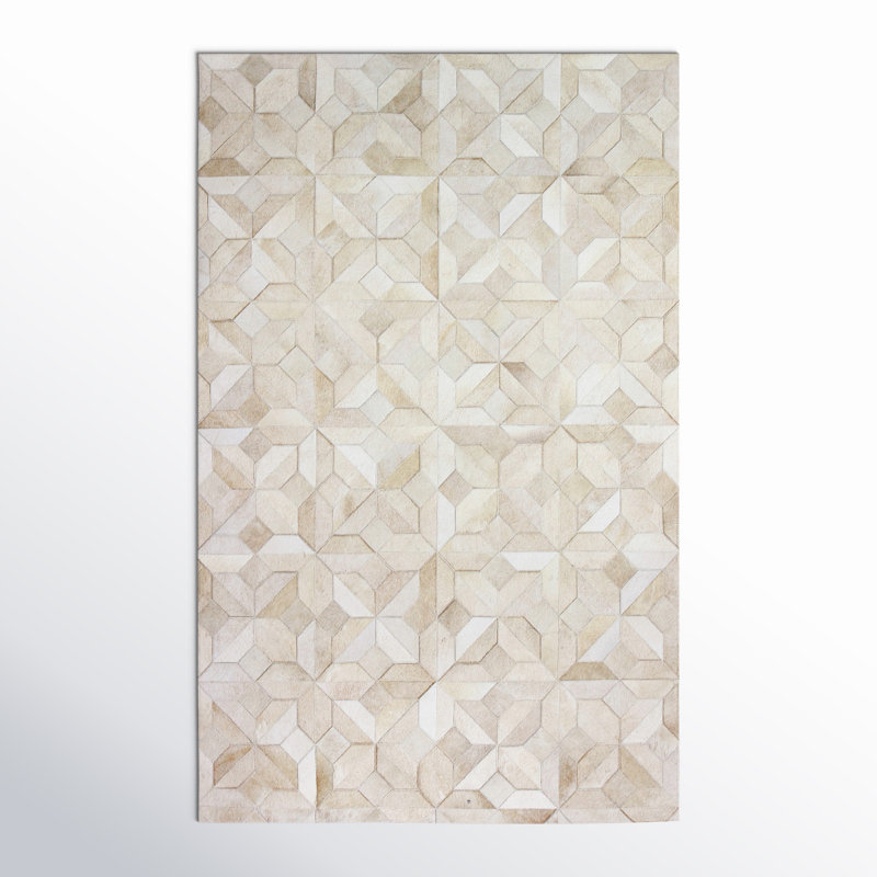 Tapis géométrique en peau de vache Ruvi, Rectangle de 5 pi x 8 pi