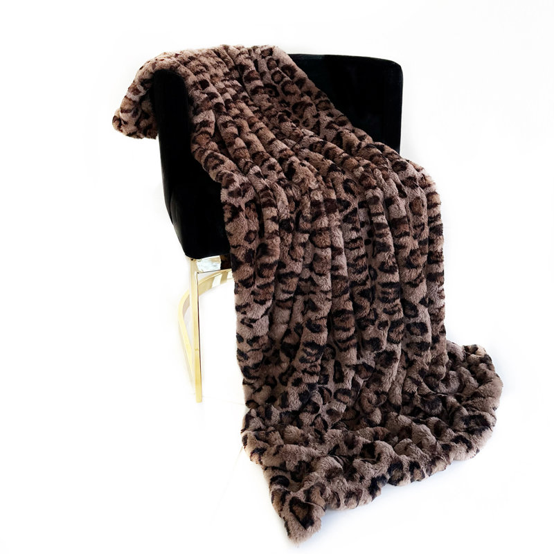 Couverture en fausse fourrure, L 102 po x L 116 po, Brun