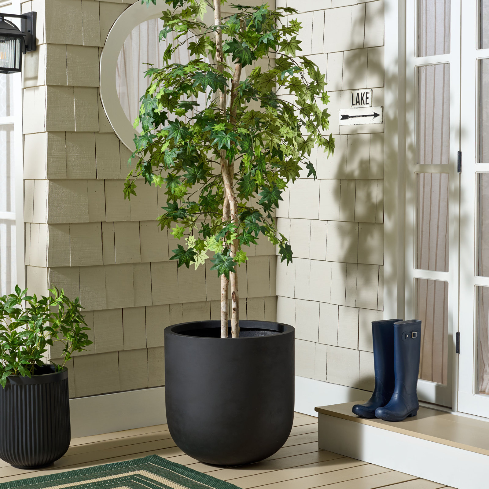 22" Pot Planter, Black