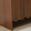 Cette armoire de rangement en noyer d'aspect bois présente une conception de porte à motif de vagues, quatre portes, une grande capacité et des tablettes réglables, ce qui la rend idéale pour une utilisation dans les cuisines, les salons et les entrées.