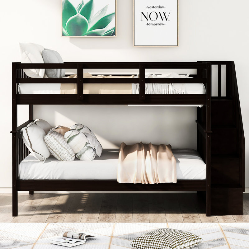 Lit superposé avec escalier et rangement fonctionnel. Longévité en bois massif. Espaces de rangement sous les escaliers. Barrière de sécurité. Conception convertible. Pas de boîte à ressorts. L 92,28 po x l 58,07 po x H 63,1 po