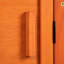 Poulailler orange innovant avec deux points d'entrée, une pente de glissement et des panneaux d'habitat à motifs colorés, une chambre à coucher, une course extérieure pour les petits groupes