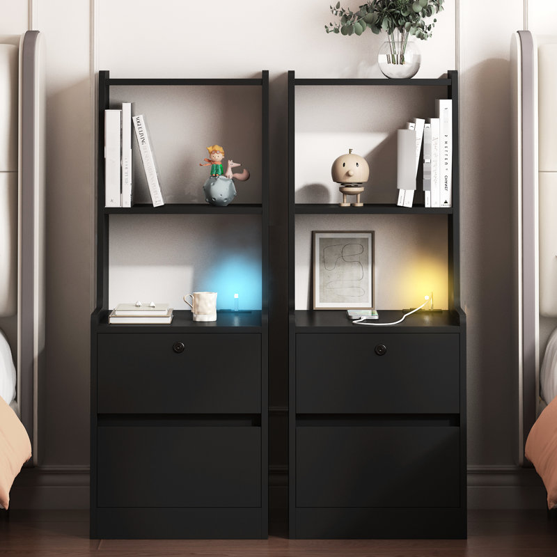 Tables de chevet modernes noires de 2, tables de chevet avec bloc d'alimentation CA et ports de charge, lampe de nuit à commande vocale 7 couleurs, armoire de rangement verrouillable pour casques d'écoute, étagère ouverte