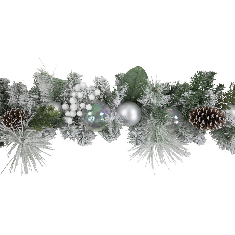 Guirlande de Noël 6 pi en pin artificiel avec ornements irisés