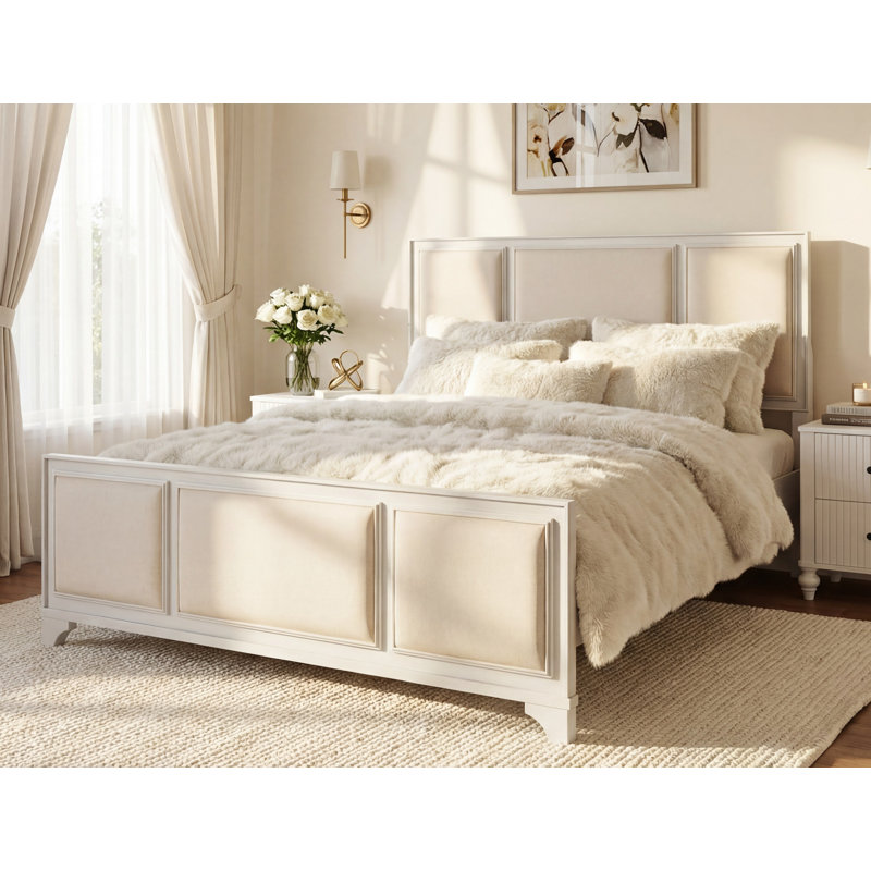 Structure de lit grand lit en bois avec tête de lit tapissier, tissu blanc et beige, plateforme en bois massif, style campagne moderne
