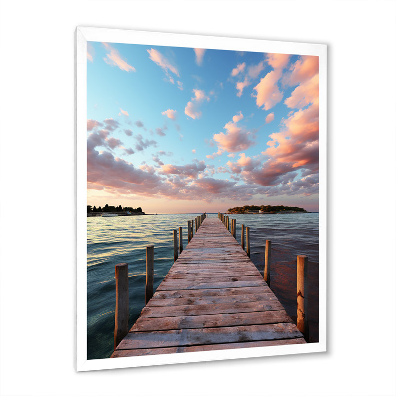 Jetée et quai Tranquil I - art mural de bord de mer pour le salon, H 40 po x l 30 po x P 1,5 po, Cadre simple blanc