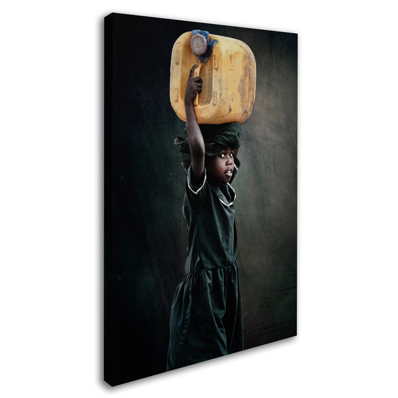 « carry water », reproduction de photo sur toile tendue, H 24 po x l 16 po