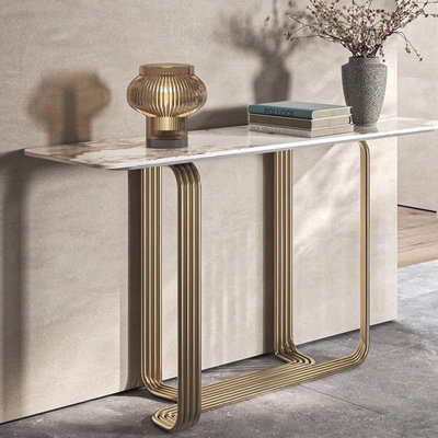 Console légère de luxe de style italien.