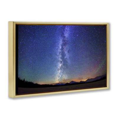 Cadre flottant à étoiles Milky Way sur terre, design par Royce Bair