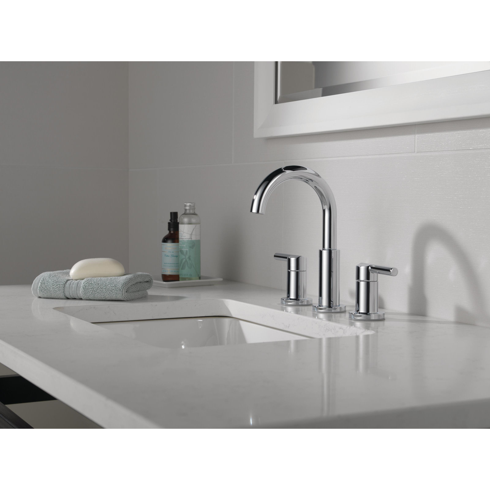 Nicoli Widespread Bathroom Faucet with Drain, Chrome