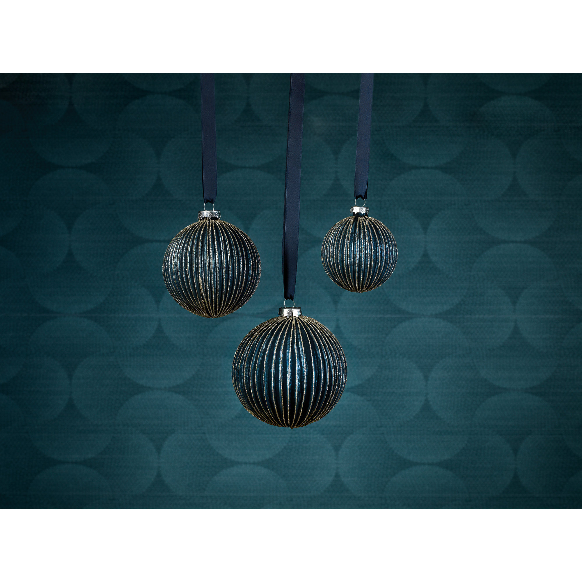 Ridged Set of 4 Ball Ornament