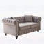 Canapé Chesterfield moderne en velours avec boutons capitonnés, accoudoirs roulés et pieds en bois pour des espaces de vie élégants