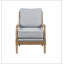 Fauteuil en chêne clair clair et polyester avec bordure cloutée et quatre pieds robustes, parfait pour la lecture et la détente