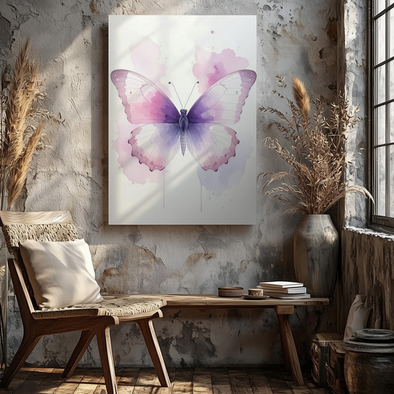 Une illustration de papillon pastel mélangeant une toile rose pâle et de doux tons de lavande, H 30 po x l 30 po