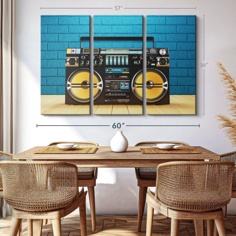 «Boombox Player» sur, H 36 po x l 57 po x P 1,25 po