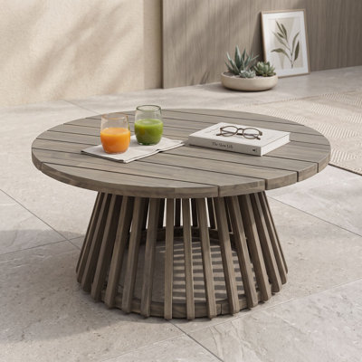 Table basse ronde en bois pour patio avec base à lattes distinctive pour cour