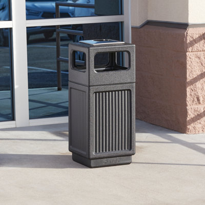 Canmeleon Plastic 15 Gallon Trash Can
