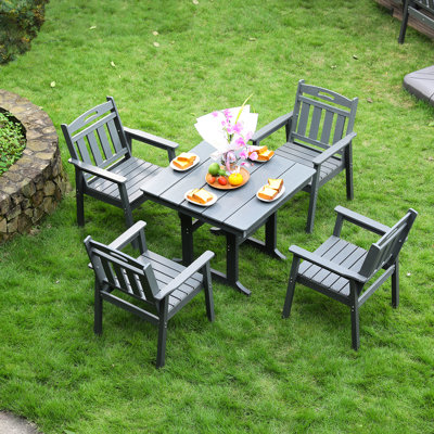 Mobilier de jardin de style américain, gris, 4 places, trou pour parasol, facile d'entretien, idéal pour les terrasses ensoleillées. Design élégant, couleur grise, avec assise haute et incurvée. Parfait pour les pelouses et les piscines.