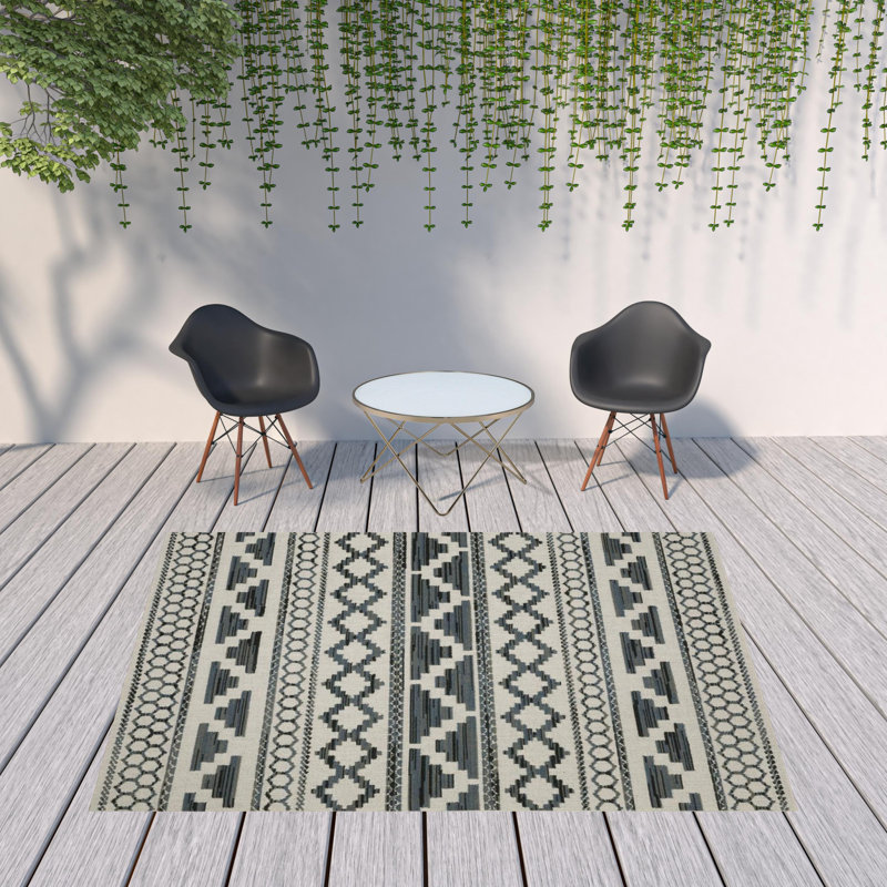 Abdur-Rahman Geometric Indoor / Outdoor Rug, Rectangle 7'10" x 10'