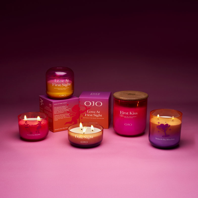  Bougie en pot 8,75 oz avec œillets Love at First Sight Plus de 42 heures de combustion durable | Mélange de cire de qualité supérieure, parfum d'ambiance et cadeau pour les journées spéciales