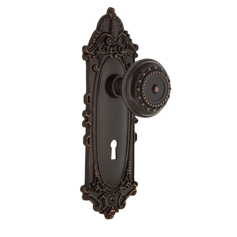 Plaque victorienne avec trou de serrure décoratif et poignée de porte Meadows, Bronze intemporel