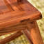 Chaise berçante décontractée en bois de rose