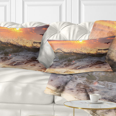 Oreiller seascape à rugissant et à l’océan de soleil