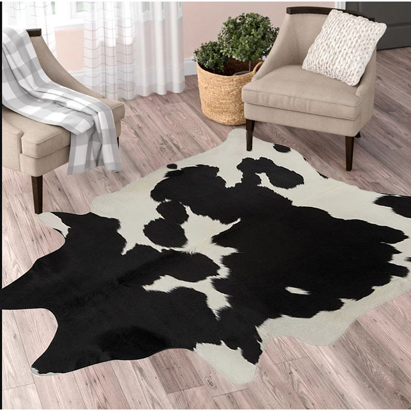 Tapis noir en cuir de vache 6 pi x 7 pi Bernina
