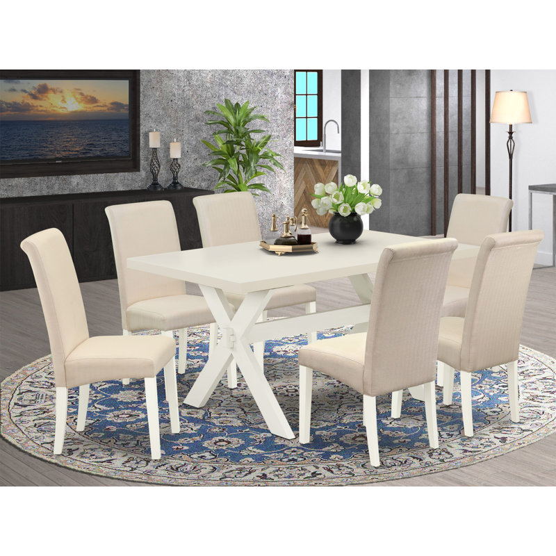 L'ensemble de table de cuisine comprend une table de salle à manger rectangulaire avec pieds en X et chaises rembourrées en tissu crème, lin blanc