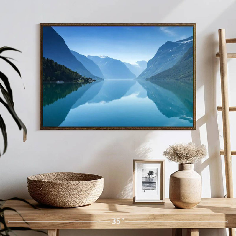 Vue du lac Lovatnet, 25 po x 17 po, Cadre flottant en noyer