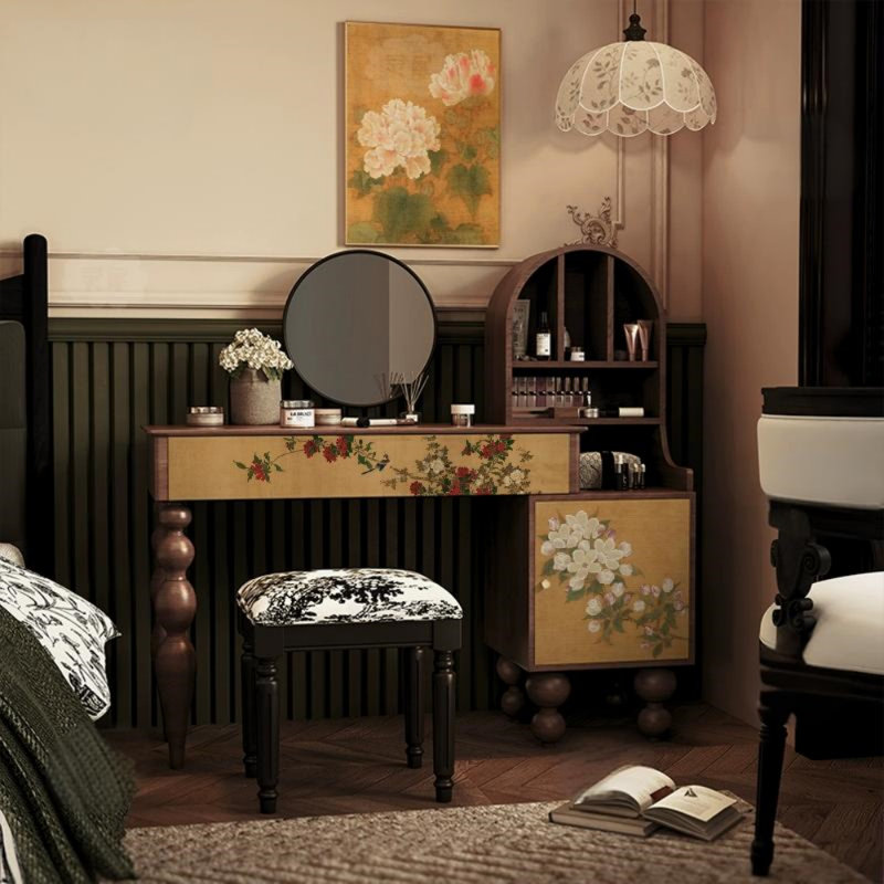 Commode en bois massif à motif floral