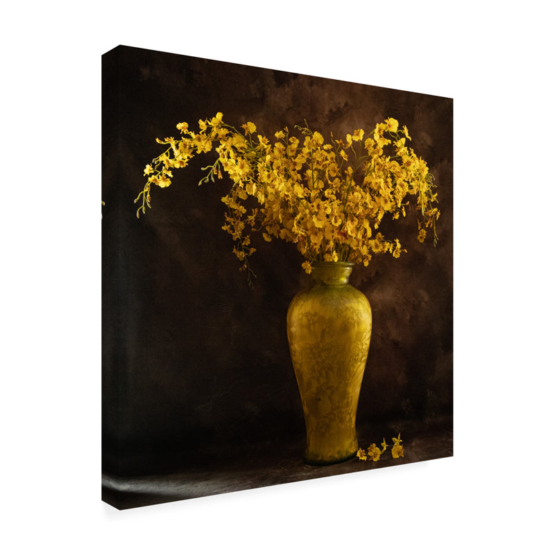 Lm Meng  Yellow Vase Canvas Art, L 24 po x H 24 po
