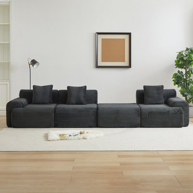 Canapé modulaire en velours côtelé de 114 po de style désossé avec structure structurée, trois coussins décoratifs, dossier plus large et quatre modules librement configurables.