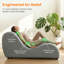 Chaise longue en velours gris clair pour le yoga et la méditation-416946093